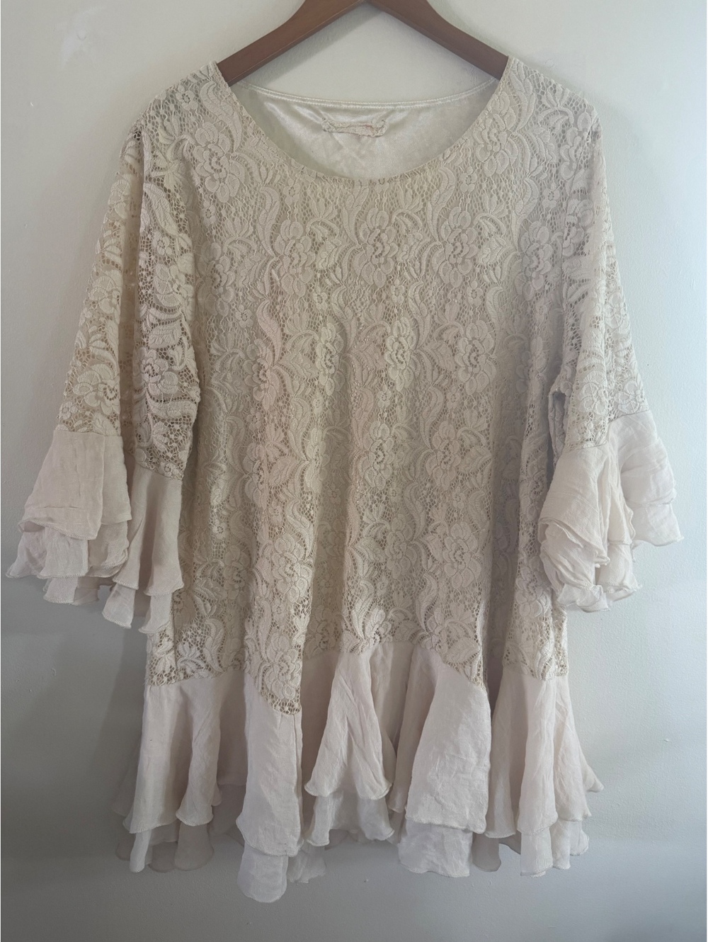 Size large Lace Flowy Tunic Blouse Bell Sleeves Size Large